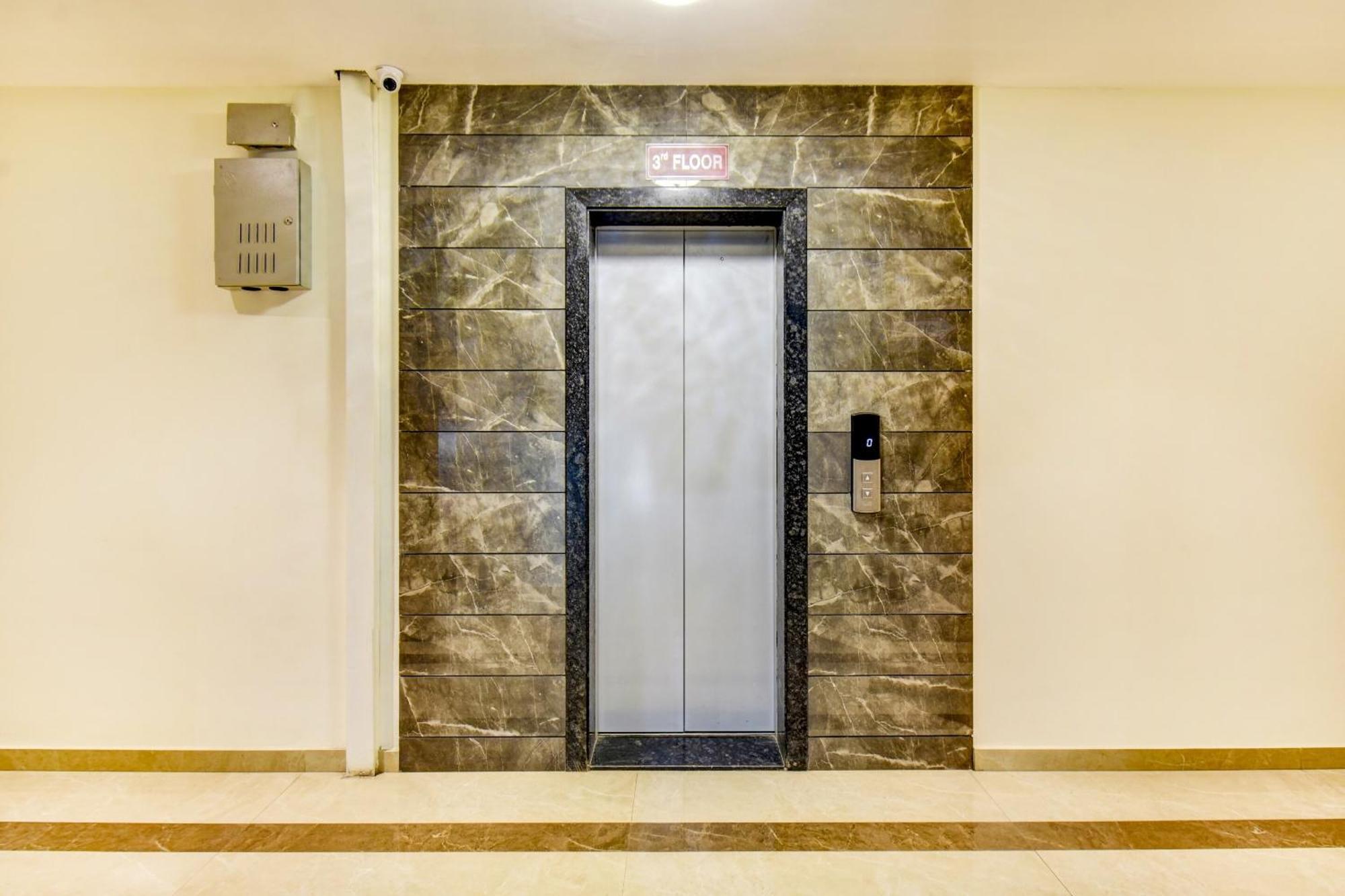 Townhouse Oak Hotel Chaitanya Executive Near Fun Time Multiplex Pune Esterno foto