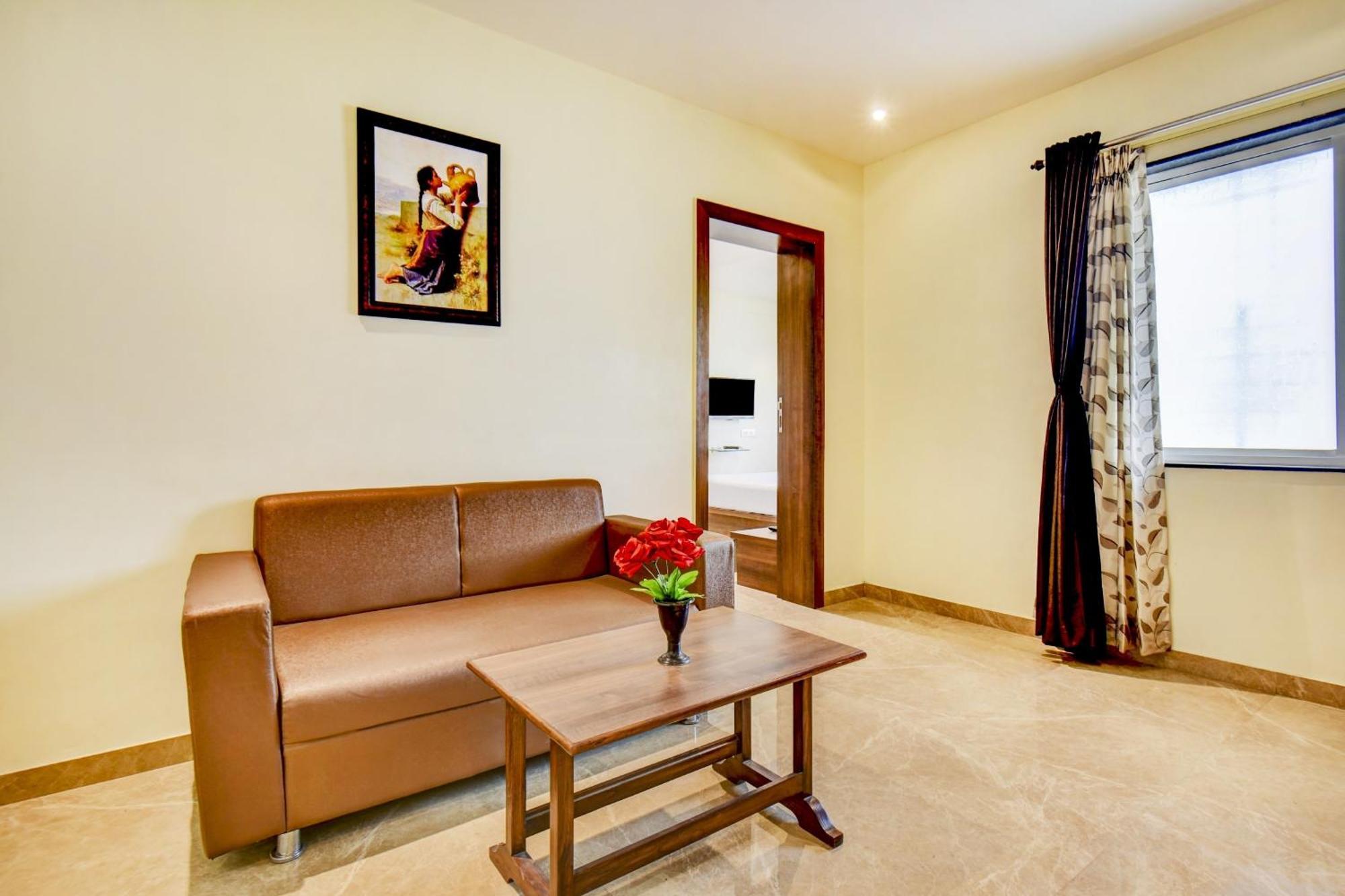 Townhouse Oak Hotel Chaitanya Executive Near Fun Time Multiplex Pune Esterno foto