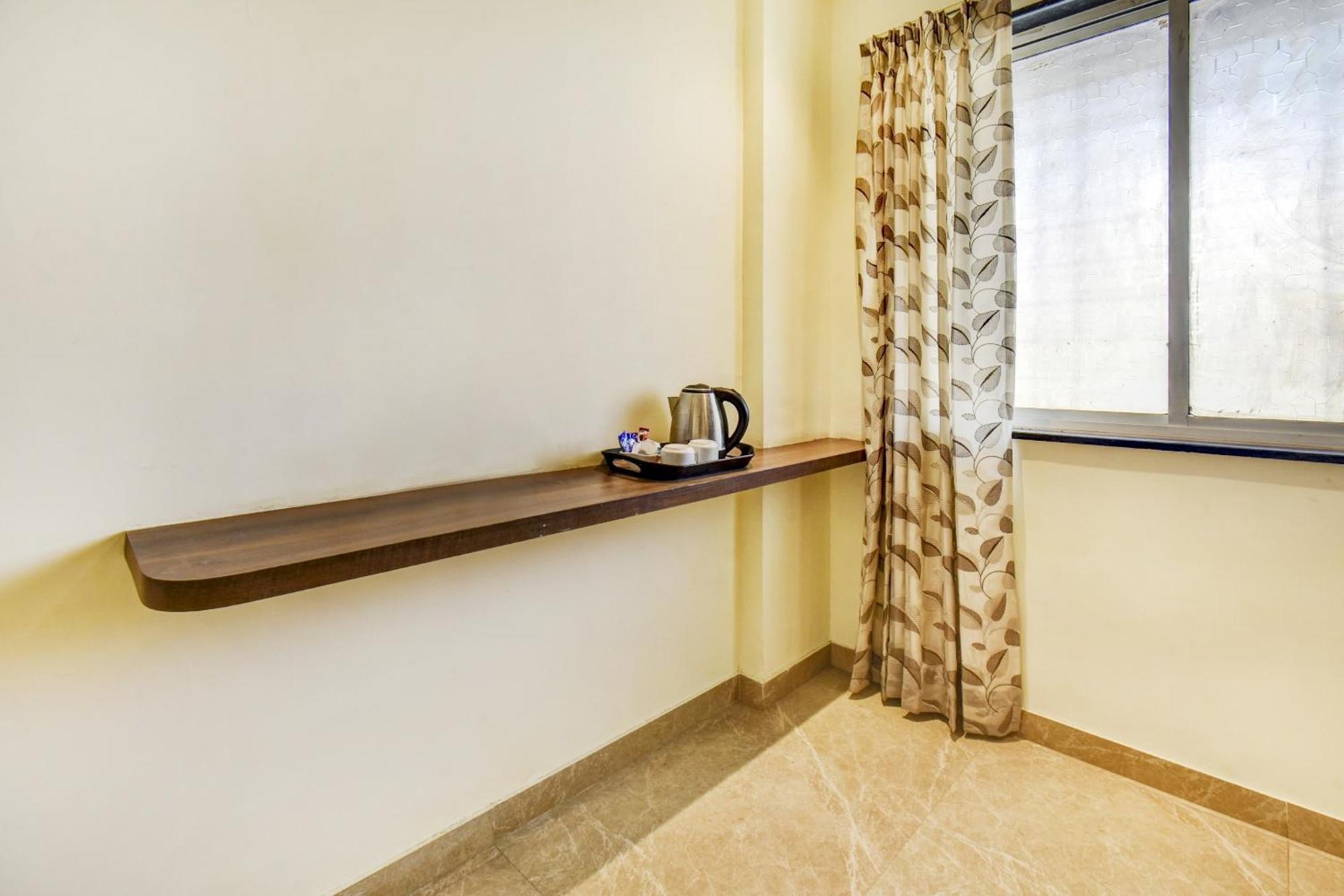 Townhouse Oak Hotel Chaitanya Executive Near Fun Time Multiplex Pune Esterno foto