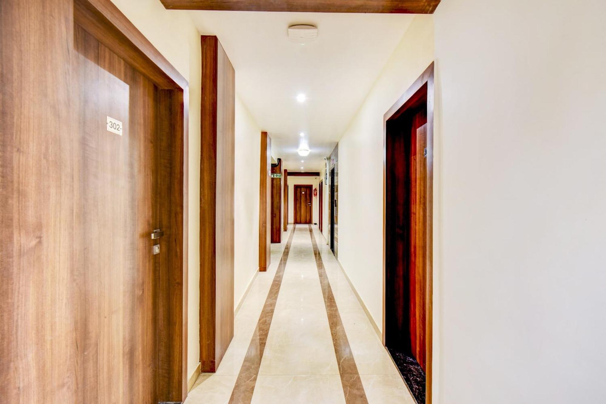 Townhouse Oak Hotel Chaitanya Executive Near Fun Time Multiplex Pune Esterno foto