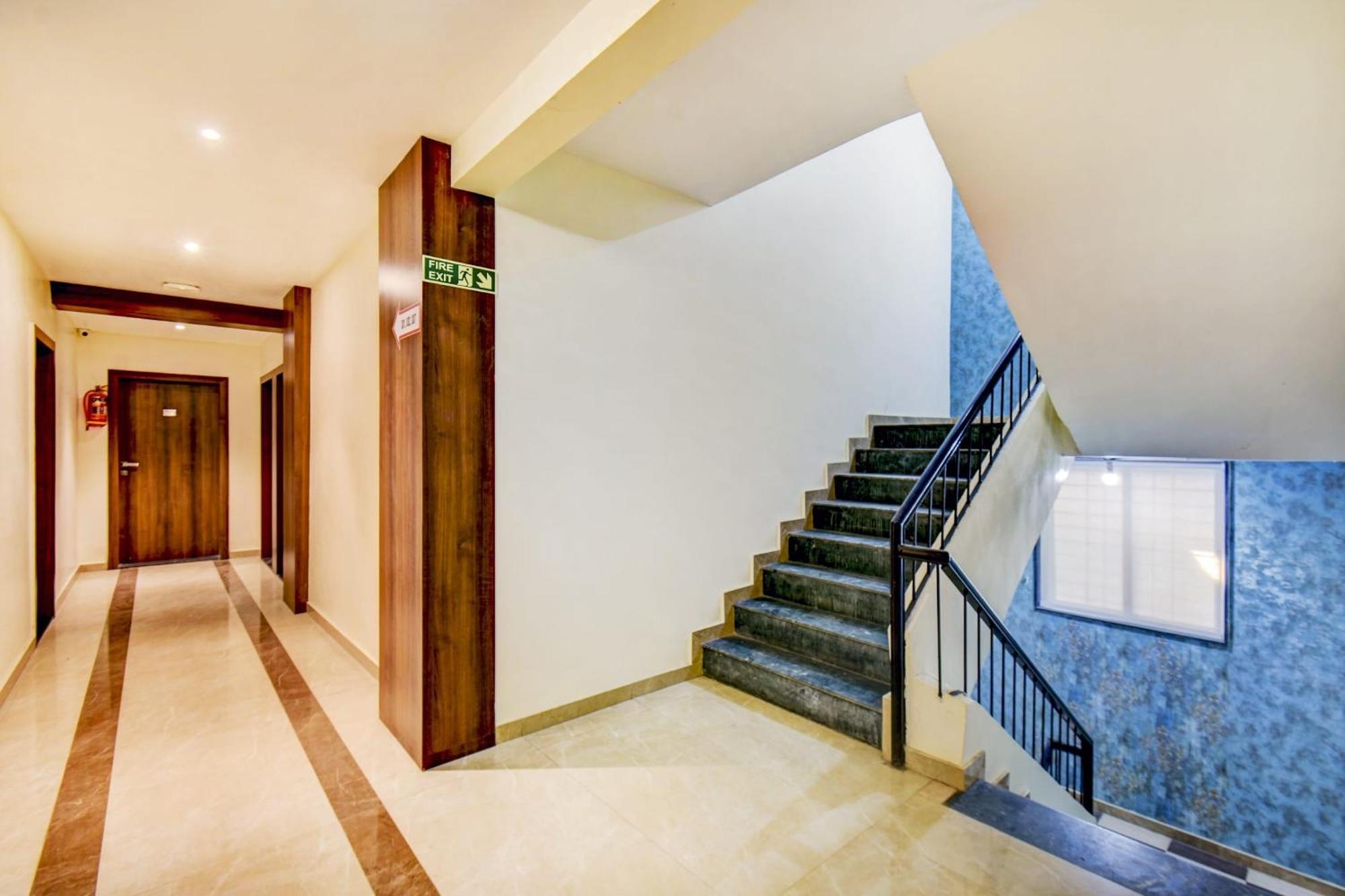 Townhouse Oak Hotel Chaitanya Executive Near Fun Time Multiplex Pune Esterno foto